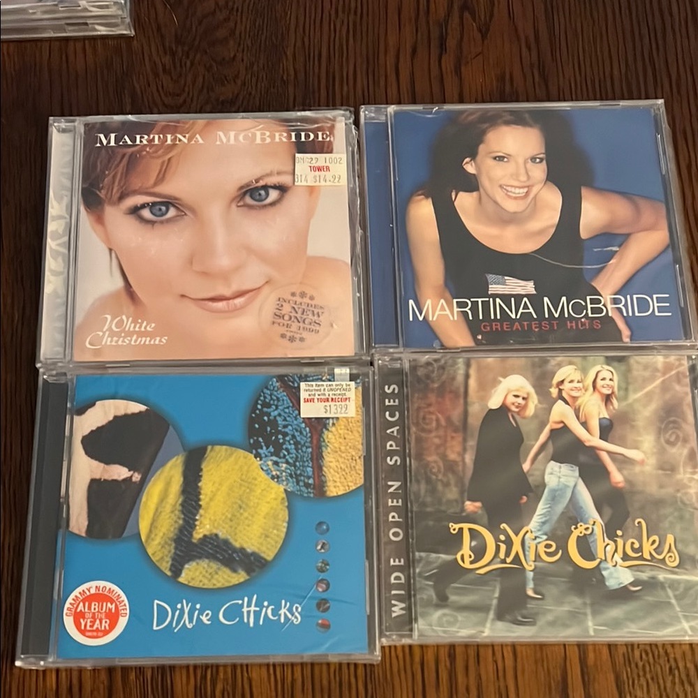 Two female singers 4 cds. 3 new and 1 open Martina McBride and Dixie Chicks